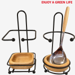 زیر قاشقی کنار گاز ایستاده پاپا