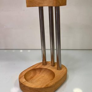 زیر قاشقی کنار گاز ایستاده پاپا